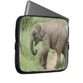 Baby Elephant folgt der Mutter, Corbett Laptopschutzhülle (Vorne Rechts)
