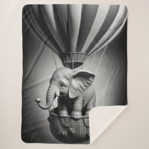 Baby Elephant in einem Heißluftballon Sherpadecke