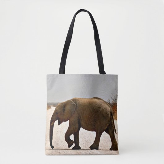 Baby Elephant überquert die Straße Tasche (Vorderseite)