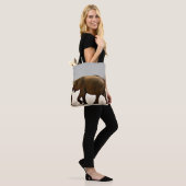 Baby Elephant überquert die Straße Tasche (Am Model)