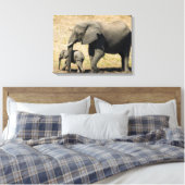 Baby Elephant und Mutter Leinwanddruck (Insitu (Schlafzimmer))
