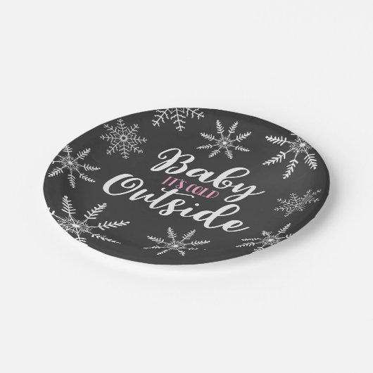 Baby Es ist kalt draußen Babydusche Schneeflocke R Pappteller (Schrägansicht)