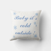 Baby es ist kalt draußen mit blauen Schneeflocken  Kissen (Rückseite)