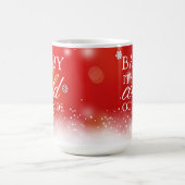 Baby es ist kalter Weihnachtsurlaub im Freien Kaffeetasse (Mittel)