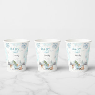 Baby Es ist kaltes Winterwald Außendusche. Pappbecher