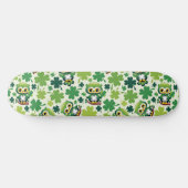 Baby-Eule süße St. Patrick Cartoon Skateboard (Horizontal)