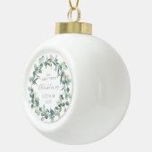 Baby First Christmas Eucalyptus Wreath Keramik Kugel-Ornament (Rechts)