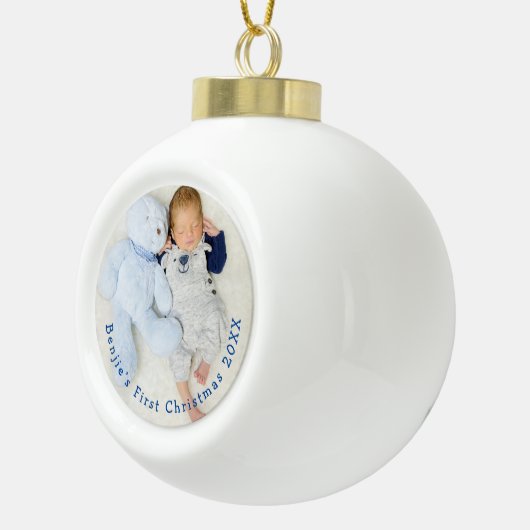 Baby First Christmas Foto gebogene Typografie Keramik Kugel-Ornament (Rechts)