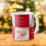 Baby First Christmas Junge Mutter Vater 4 Foto Cus Kaffeetasse<br><div class="desc">"Erste Weihnachten." Ein spielerisches Gitter von 4 personalisierten Fotos Ihrer Wahl und handgeschriebene Schrift Typografie und Schneeflocken über einem roten Hintergrund helfen den stolzen Eltern, Weihnachten und Neujahr einzuführen. Genießen Sie die Wärme und Freude der Urlaubssaison, wenn Sie diese stilvolle und moderne personalisierte Foto bewahren Ferien Tasse. Perfektes Geschenk für...</div>