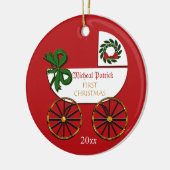 Baby First Christmas Personalisierte Verzierung Keramik Ornament (Links)