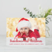 Baby First Christmas Red Script Foto Card Einladung (Stehend Vorderseite)