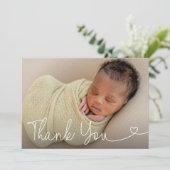 Baby Foto Birth Ankündigung Moderne Herzschrift (Stehend Vorderseite)