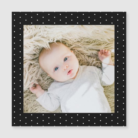 Baby Foto Black und White Tiny Polka Dots Magneteinladung (Vorderseite)