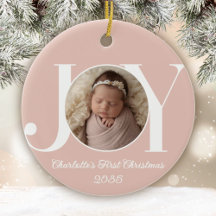 Baby-Foto im zarten Rosa zum ersten Weihnachtsfest