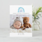 Baby Foto Modern Blue Rainbow Birth Ankündigung (Stehend Vorderseite)