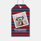 Baby Foto und Geburtstag Niedlicher Junge Streifen Geschenkanhänger (Vorderseite)