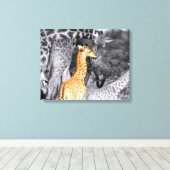 Baby Giraffe Leinwanddruck (Insitu (Holzboden))