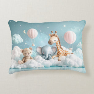 Baby Giraffe mit all seinen Freunden Dekokissen
