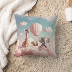 Baby Giraffe mit all seinen Freunden Kissen