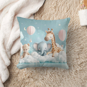 Baby Giraffe mit all seinen Freunden Kissen
