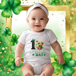 Baby Girl 1. St. Patrick's Day mit Highland Cow Strampler