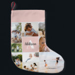 Baby Girl Blush Pink Moderne Foto Collage Kleiner Weihnachtsstrumpf<br><div class="desc">Dieses elegante und moderne Foto Collage kleine Mädchen Weihnachten Strumpf bietet einen Platz für Sie,  um Ihre eigenen Fotos,  und fügen Sie einen Namen und Initial. Dieses trendige und schlichte,  rosa Foto-Montage-Design ist das perfekte Geschenk für die Weihnachtsfeier Ihres Babys.</div>