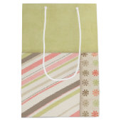 Baby Girl Doll on Quilt Mittlere Geschenktüte (Rückseite)