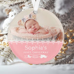 Baby Girl First Christmas Personalisiertes Foto Pi Ornament<br><div class="desc">Feiern Sie mit diesem zauberhaften Sake-Ornament,  mit weißen Schneeflocken und Text auf rosa Hintergrund,  das erste Weihnachtsfest eines kleinen Mädchens. Personalisieren Sie es mit dem Foto,  dem Namen und dem Geburtsjahr des Babys.</div>