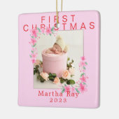 Baby Girl First Christmas Soft Pink Blumenrahmen Keramikornament (Links)