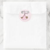 Baby Girl in Pink Blanket Runder Aufkleber (Tasche)