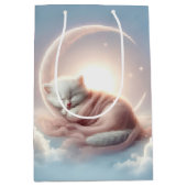 Baby Girl Kitten auf einem Halbmond Mittlere Geschenktüte (Vorderseite)