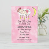 Baby Girl on Moon Pink Girl's Baby Shower Einladung (Stehend Vorderseite)
