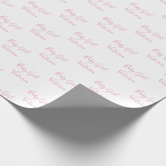 Baby Girl Script Pink Personalisierter Name Geschenkpapier (Ecke)