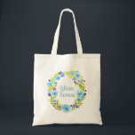 Baby Girl's Blue Watercolor Blume Wreath and Name Tragetasche<br><div class="desc">Diese wunderschöne Tasche verfügt über einen eleganten Aquarellkranz mit blauer Blume und Platz für Sie,  um das erste und zweite Baby in einem hübschen Schriftart zu schreiben. Ein ideales Geschenk für Ihr niedliches kleines Mädchen oder für ihre neue Mami,  um es als einfache Windbeutel zu benutzen.</div>