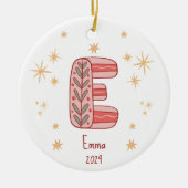 Baby Girl's First Christmas mit Initial E Keramik Ornament (Vorne)