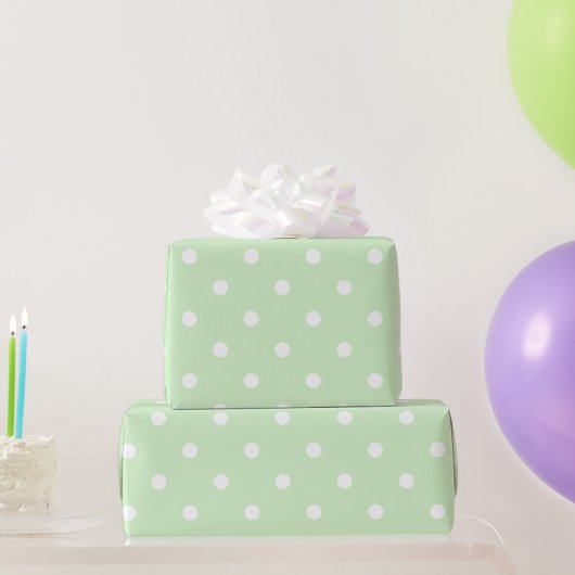 Baby Green Polka Dots Geschenkpapier (Partygeschenke)
