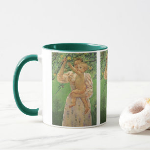 Baby greift nach einem Apfel von Mary Cassatt Tasse