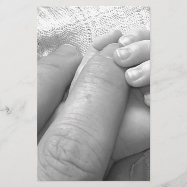 Baby-Handfinger-Handgriff, der leichtes Weiche (Vorderseite)