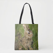 Baby-Häschen im Gras Tasche (Vorderseite)