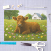Baby Highland Cow in Pasture of Flowers Seidenpapier (Handwerk)
