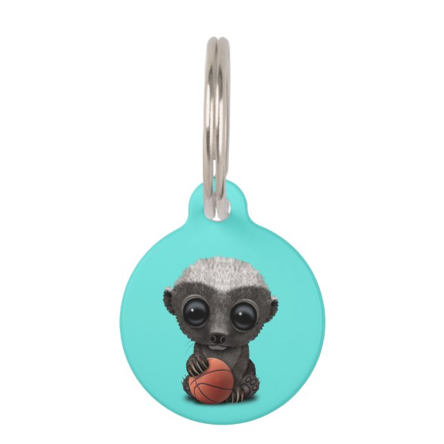 Baby-Honig-Dachs, der mit Basketball spielt Haustiermarke (Vorderseite)