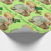 BABY HUGGING RABBIT IRISH ST. PATRICK'S DAY PARTY GESCHENKPAPIER (Ecke)