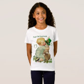 BABY HUGGING RABBIT LEPRECHAUN HAT, St. Patrick Da T-Shirt (Vorne ganz)