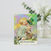 BABY HUGGING RABBIT St. Patrick's Day Kleeblatts Postkarte (Stehend Vorderseite)