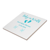 Baby im Winter duschen blaue Babyfüße Schneeflocke Fliese (Seite)