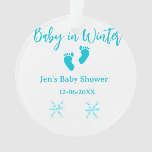 Baby im Winter duschen blaue Babyfüße Schneeflocke Ornament
