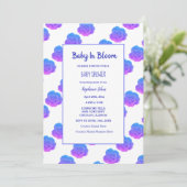 Baby in Bloom Baby Dusche Blau Lila rosa Niedlich Einladung (Stehend Vorderseite)