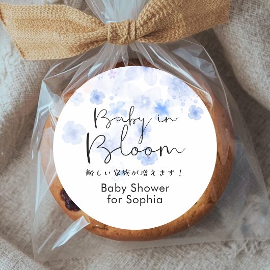 Baby in Bloom Blue Floral Cute Script Runder Aufkleber