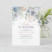 Baby in Bloom Blue Hydrangea & Rose Dusche Einladung (Stehend Vorderseite)