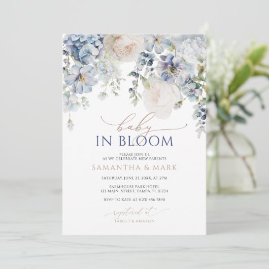 Baby in Bloom Blue Hydrangea & Rose Dusche Einladung (Stehend Vorderseite)